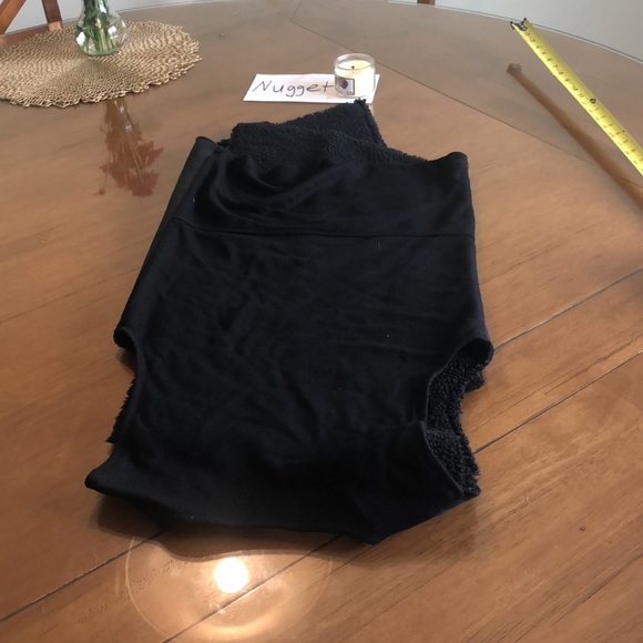 Velvet - Picture 2 of 6